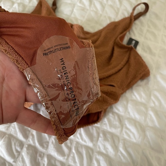 Prettylittlething plus mocha textured cutout swimsuit - Picture 6 of 11